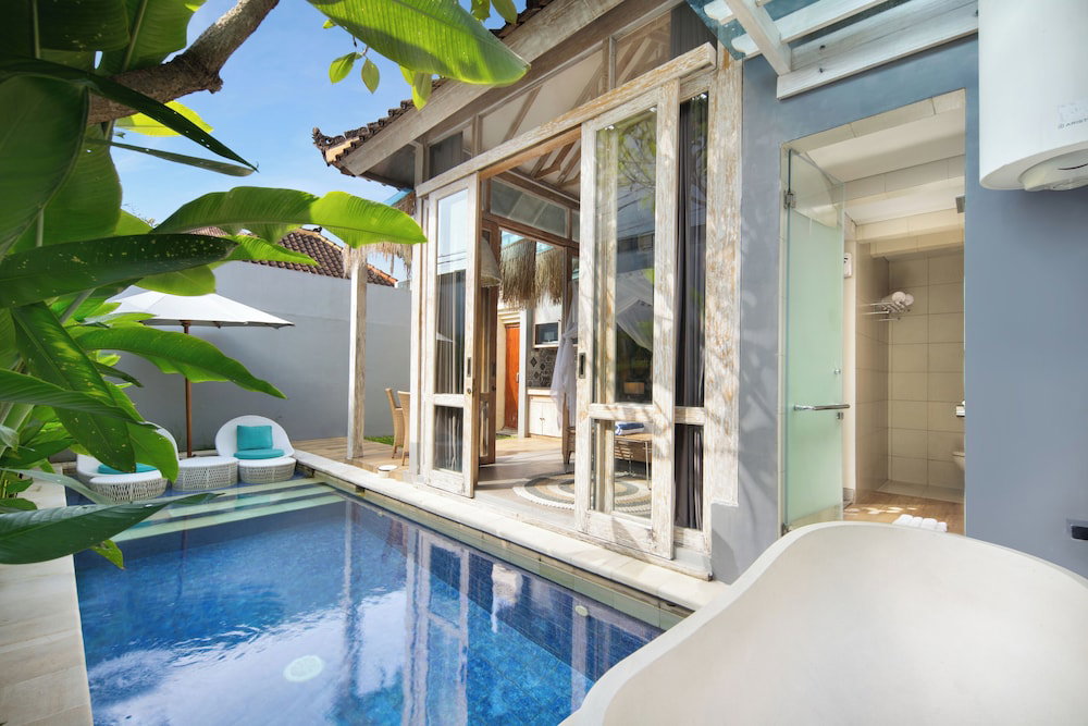 Hotel 18 Suite Villa Kuta