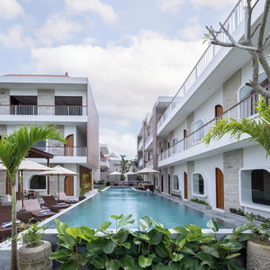 Hotel La Tropica Canggu Bali cazare Babakan