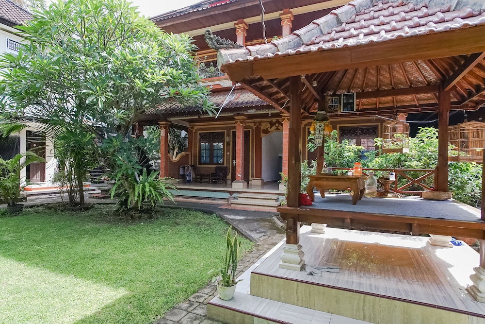 Hotel Indopurejoy House - Komala Indah Cottages - Hostel