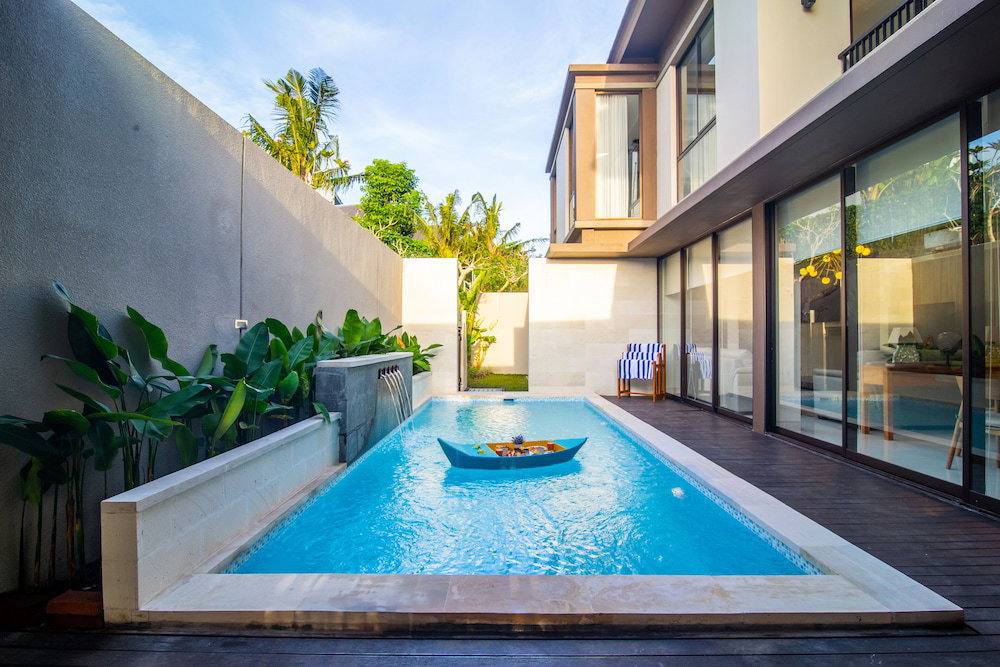 Hotel Tridi Beach Villa By Nagisa Bali