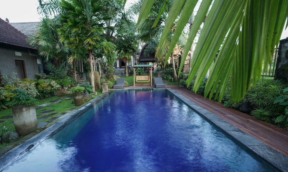 Hotel Dukuh Sebatu Resort & Villa