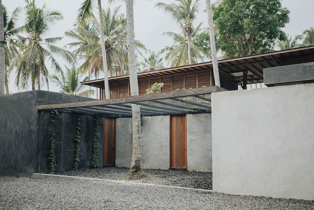 Hotel Rumah Amadangi Kedungu