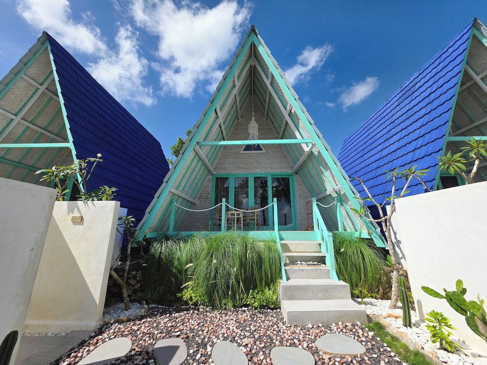 Hotel Secret Triangle