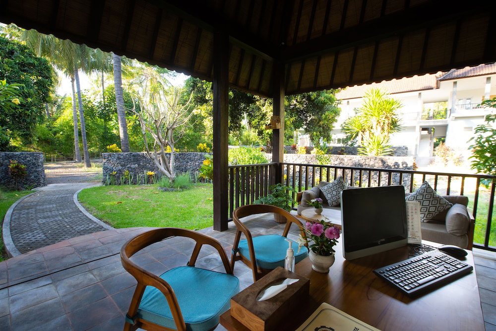 Hotel The Kirana Tembok