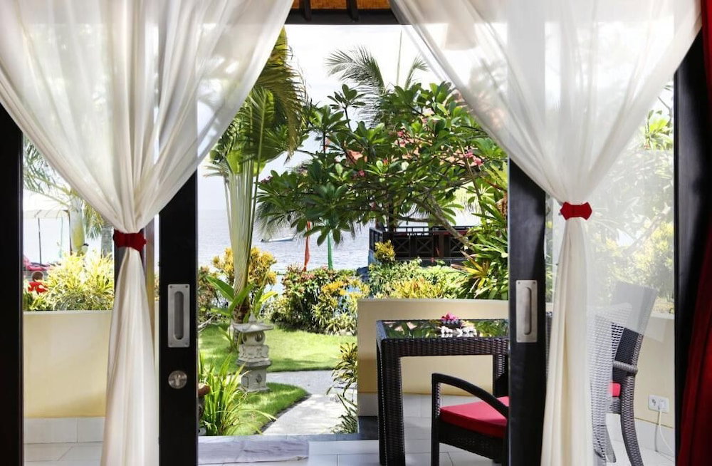 Hotel Teluk Karang Dive And Spa Resort Bali