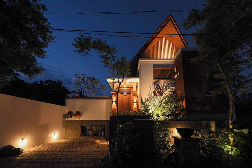 Hotel The Ardana Residence