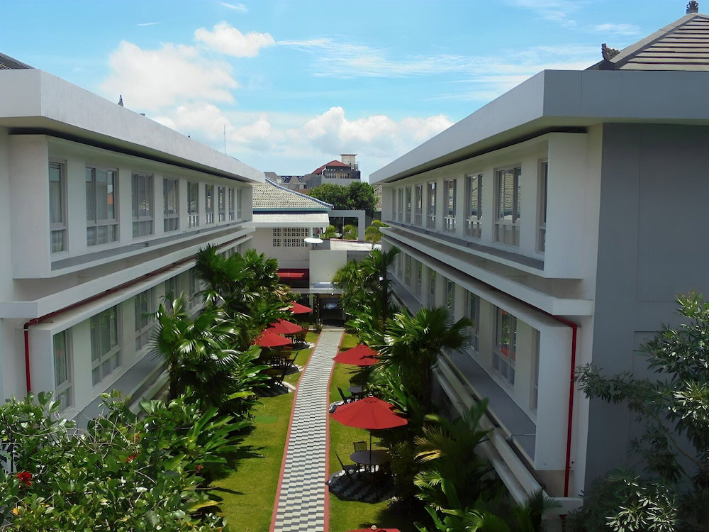 Hotel The Kanjeng Suites Kuta Galeria - Bali