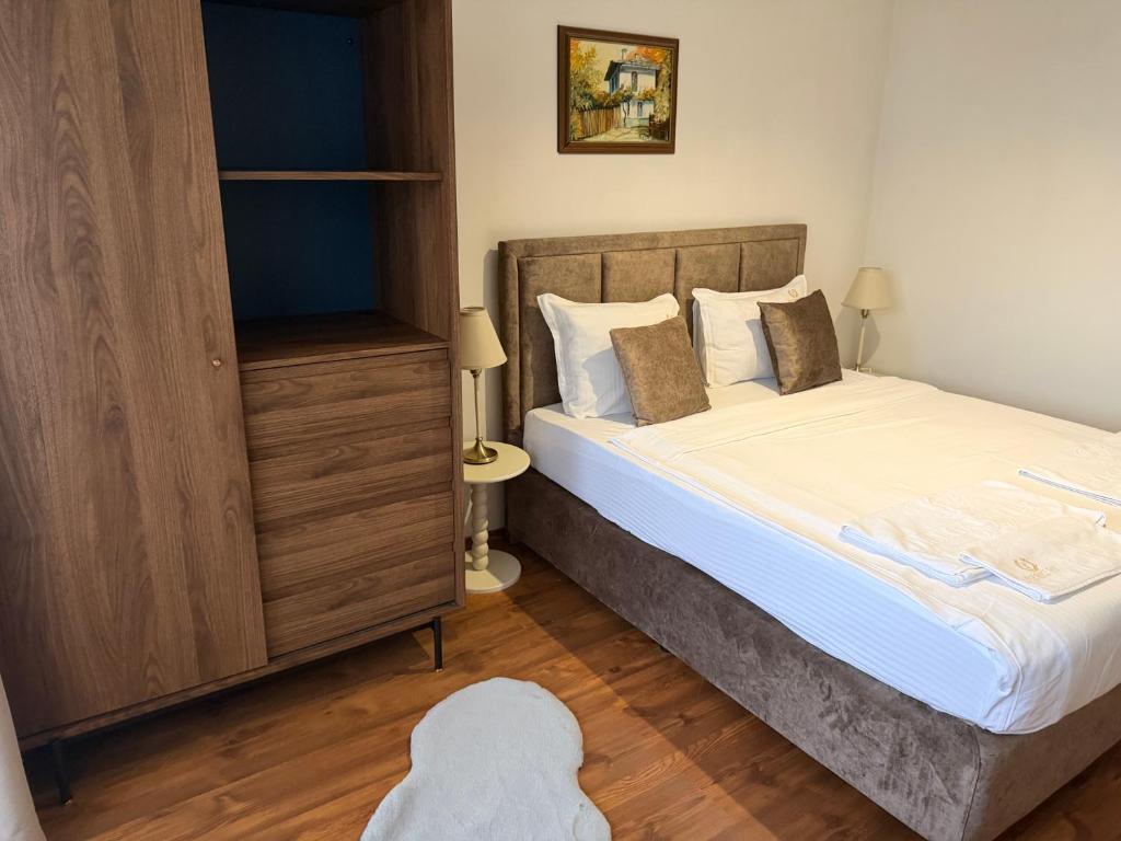 Elegant Lux Hotel