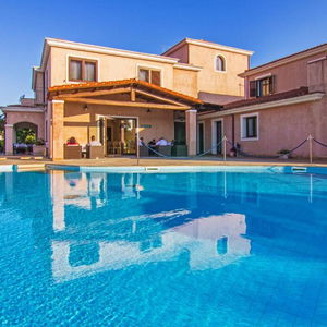 Hotel La Perla cazare Arbatax