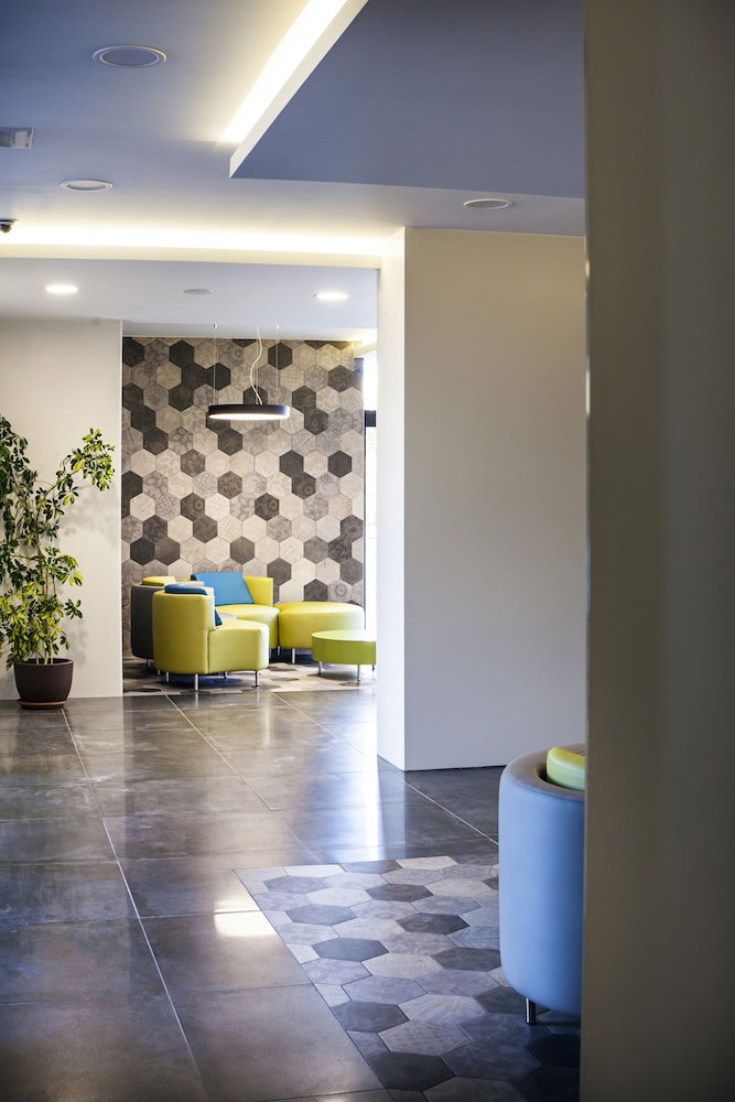 Primavera Loix Apartments