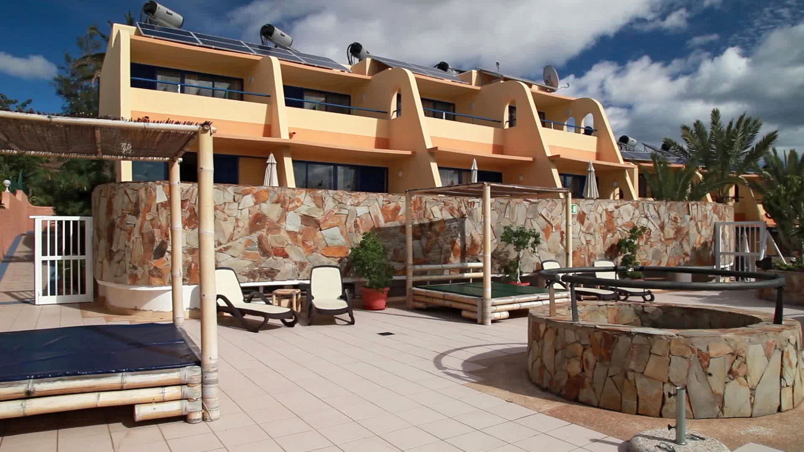 Hotel Apartamentos Livvo Garden & Sea Boutique Lodging