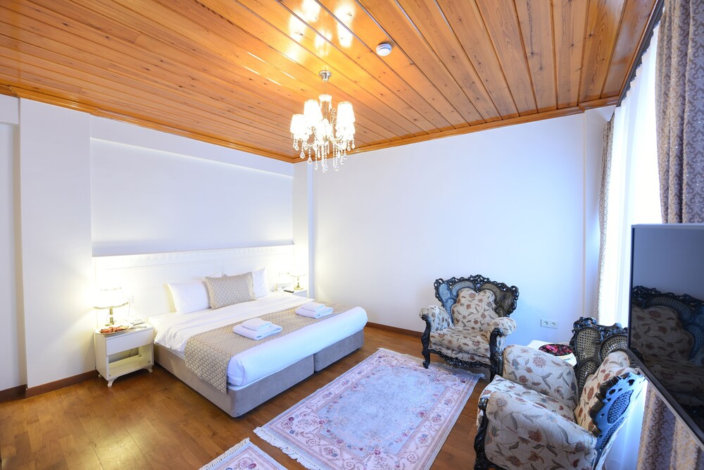 Elyka Hotel