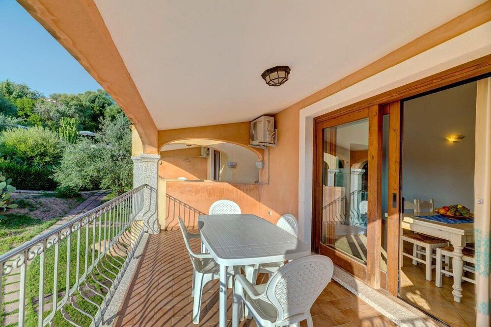 Hotel The Fantastic Residenza Badus 2-Bedroom Apartment Sleeps 6Child With Sea View