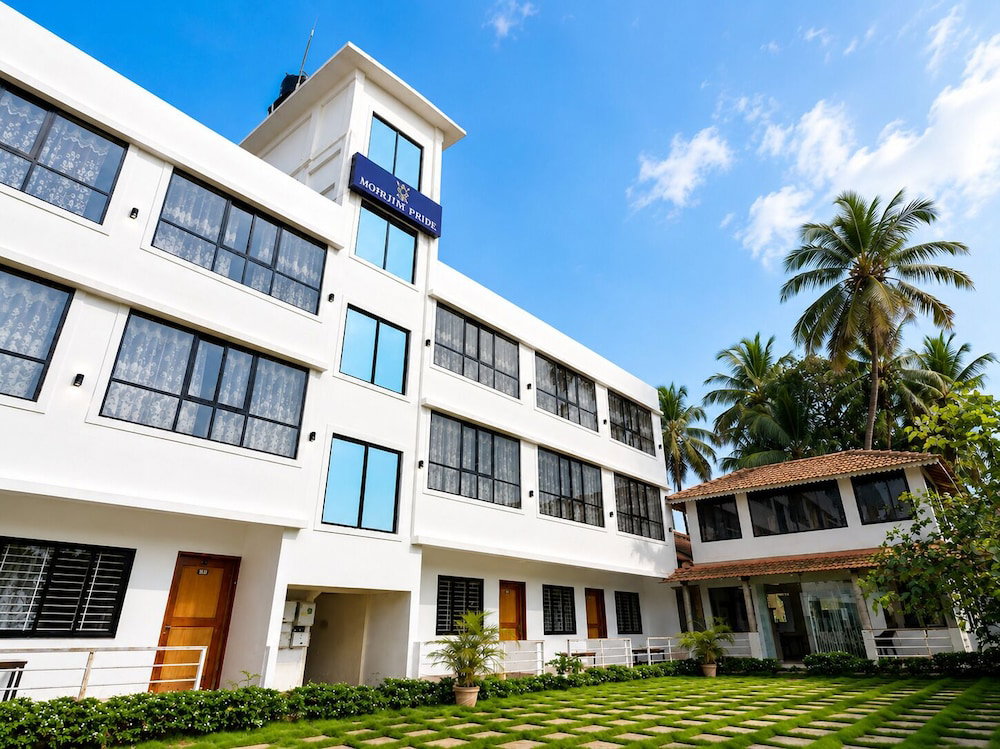 Hotel Morjim Pride Hotel With Swimming Pool Near Morjim Beach