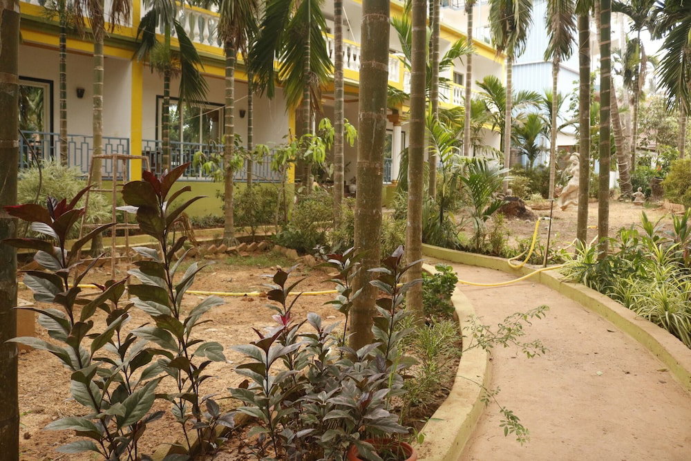 Hotel Lavish Exotic Hotel & Apartment