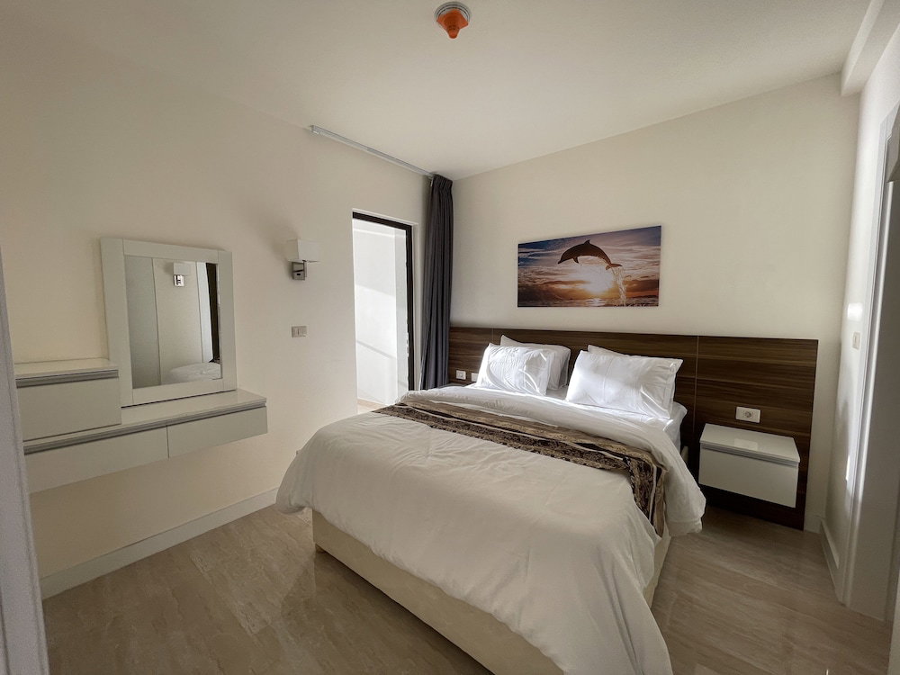 Hotel Porto & Almira Beach