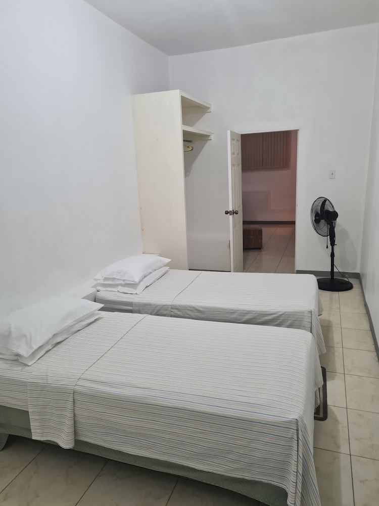 La Rose Apartment Jamaica