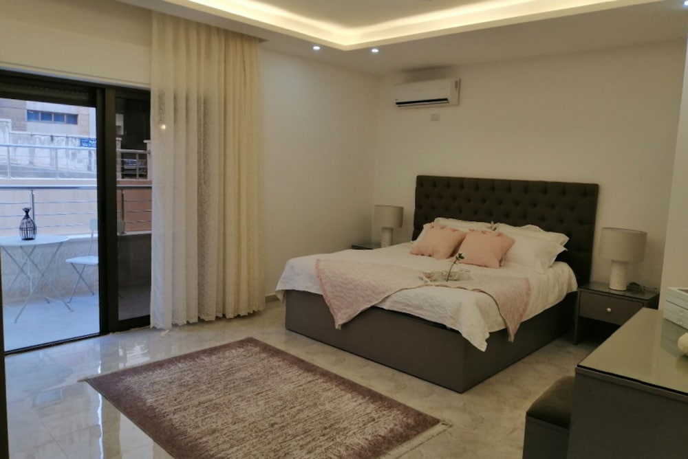 Hotel Amazing One Bedroom Apartment In Amman,Elwebdah 3