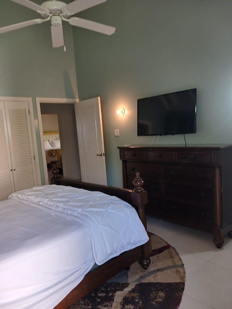 Hotel 2Br The Crest - 15 Mins Ocho Rios