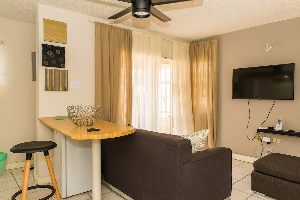 Hotel Kingston Most Centrally Located Two Bdrm
