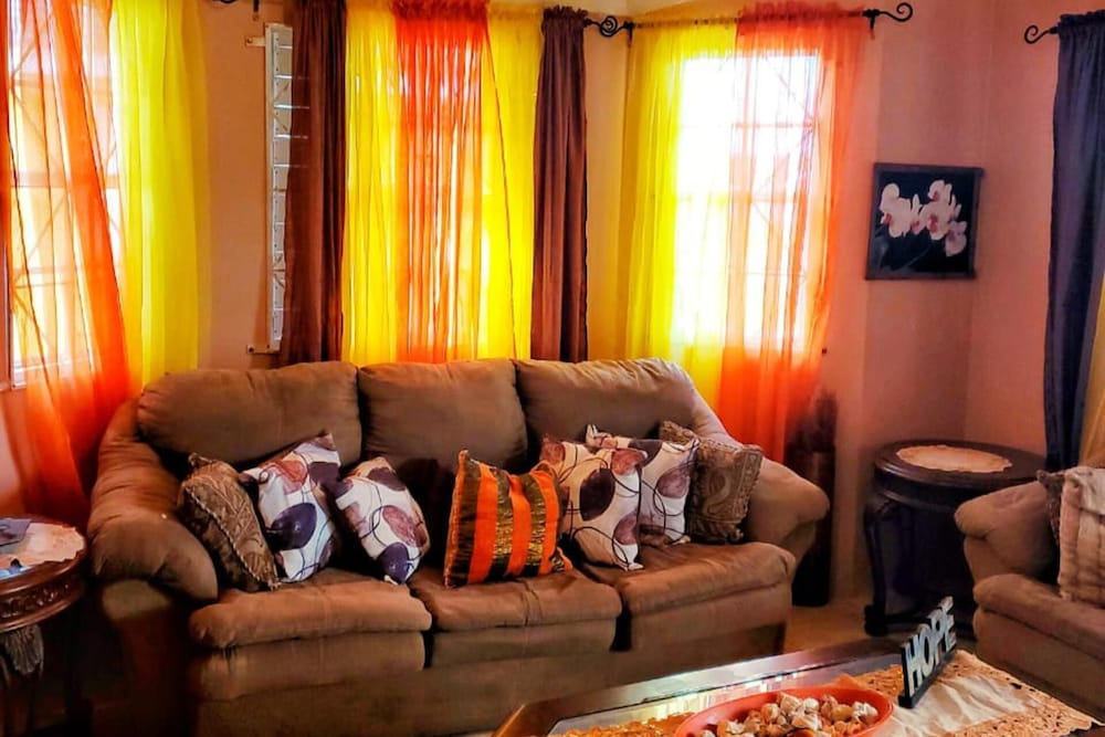 Hotel 2 Bed-Sleeps 4-Gated Community-5 Min Town Centre