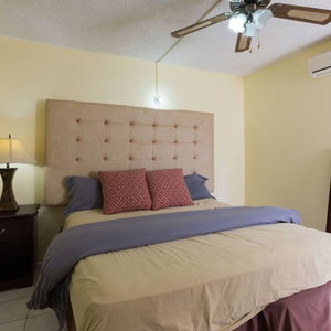 Hotel Kgn Most Centrally Located One Bdrm Ii cazare New Kingston