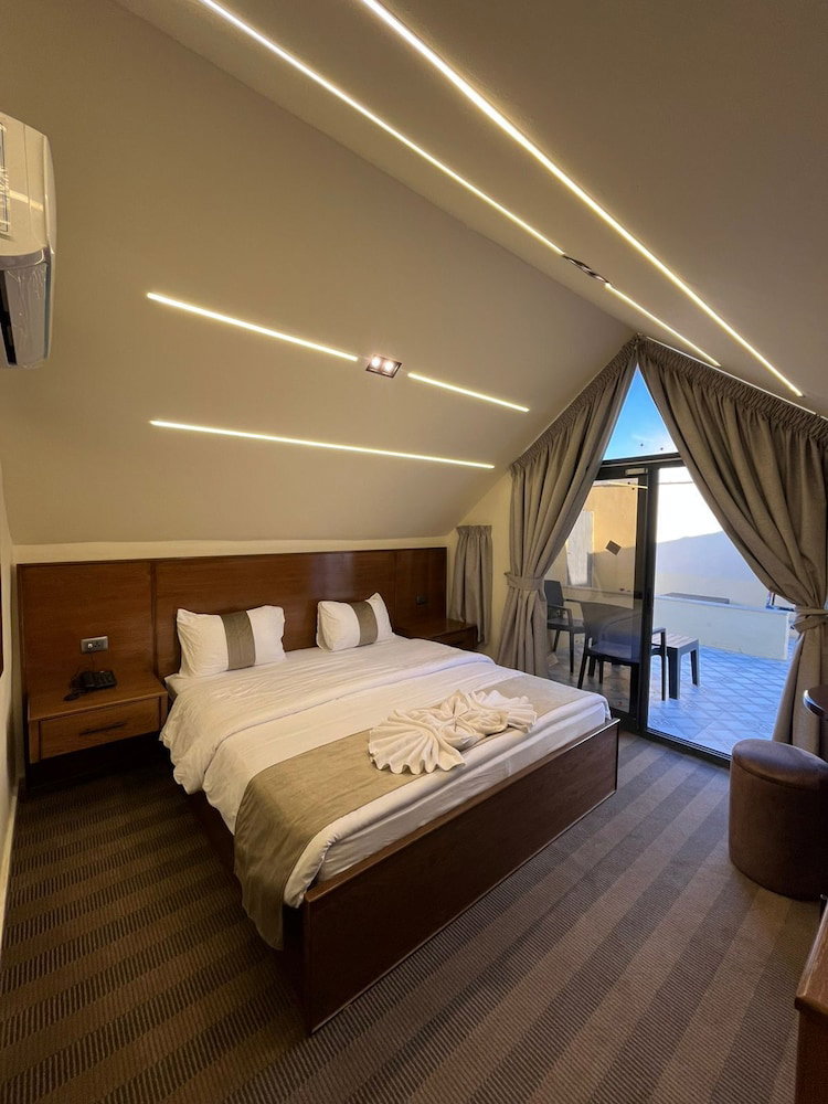 North Paradise Hotel