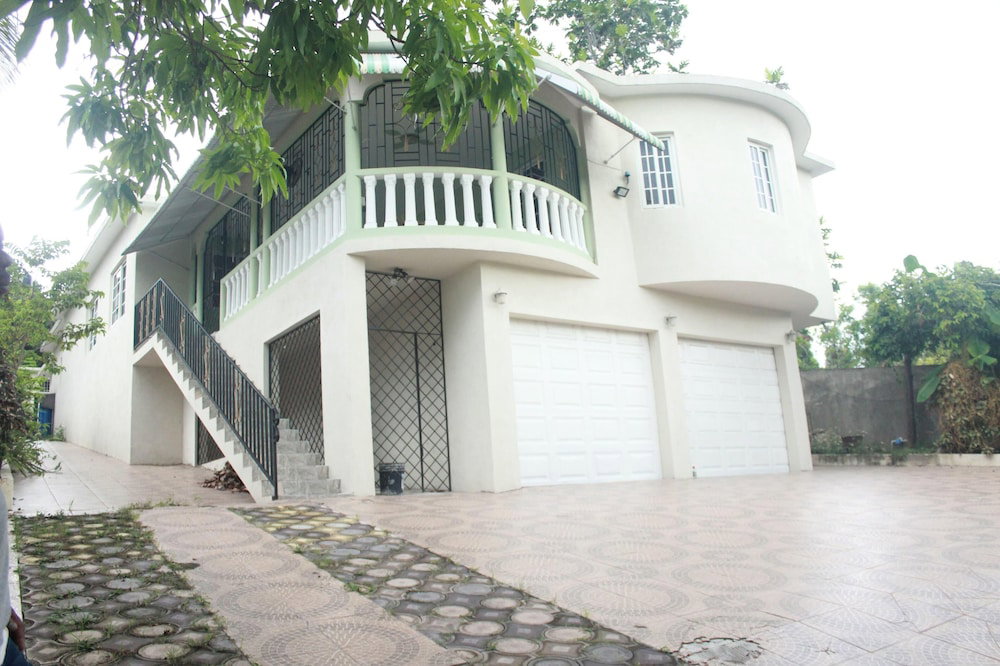 Hotel Sun Valley Retreat In Montego Bay