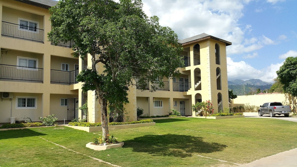 Hotel Casa Clayton At Donhead - New Kingston