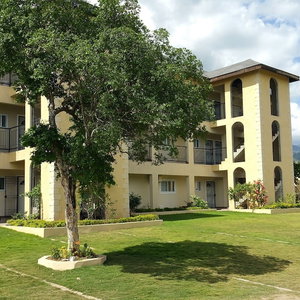 Hotel Casa Clayton At Donhead - New Kingston cazare New Kingston