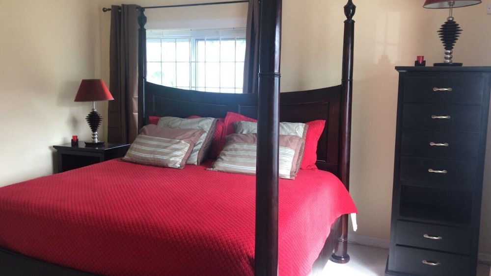 Hotel New Kingston Guest Apartment At Sandhurst
