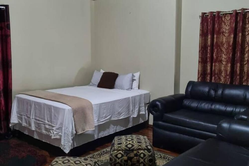 3-Bed House Sleeps 6 With Mountain Views