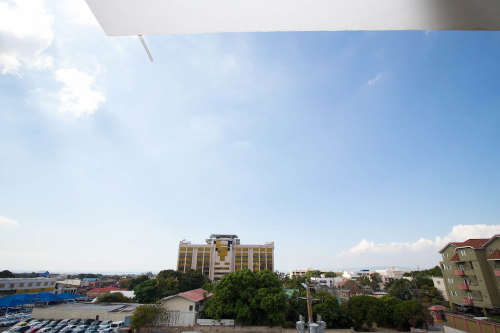 Hotel The Bailey's New Kingston Suites