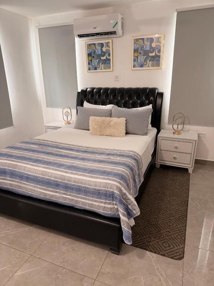 Hotel Deanery Apartments - Pool - Ac - 24Hrs