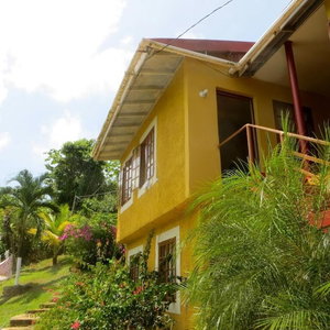 Hotel La Familia Guesthouse cazare Manchioneal