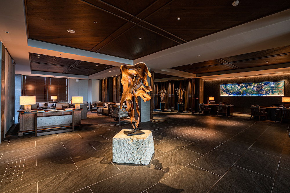 One Suite The Grand