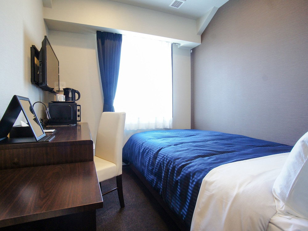 Hotel Live Max Yokohama Motomachi Ekimae