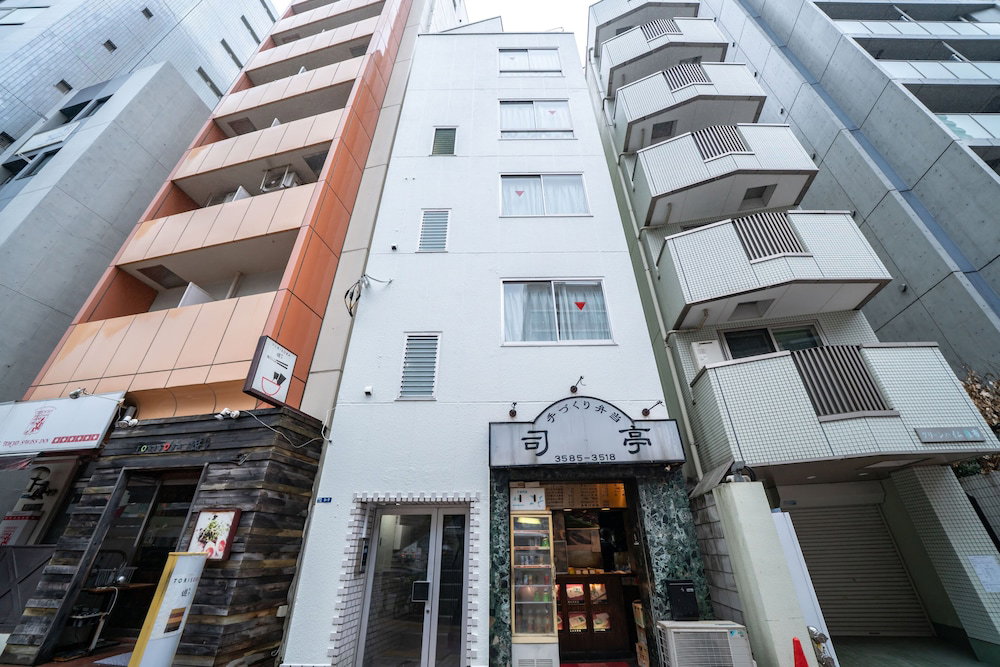 Hotel Yamamoto Building By Tranova