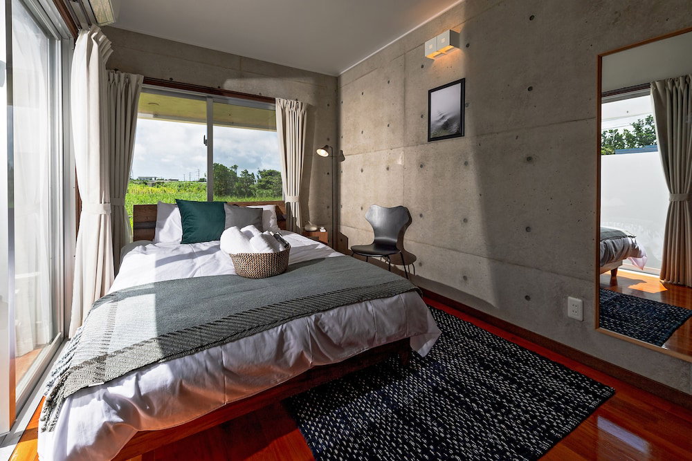 Leo Resort