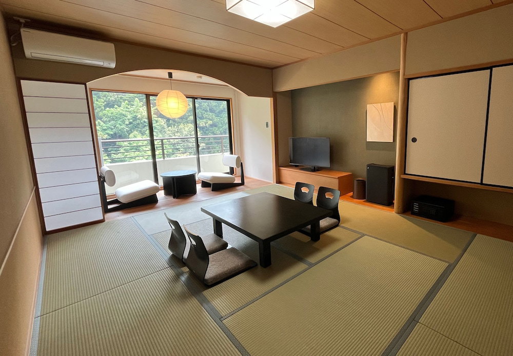 Yamanaka Onsen Kajikaso