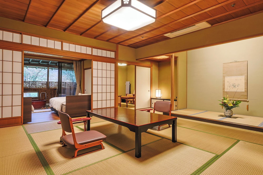 Yamashiro Onsen Miyabi No Yado Kaga Hyakumangoku