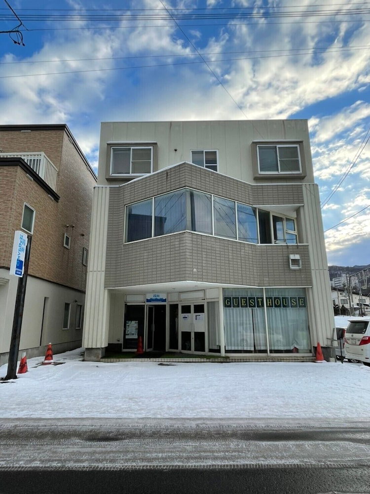 Hotel Zenibako House 1F
