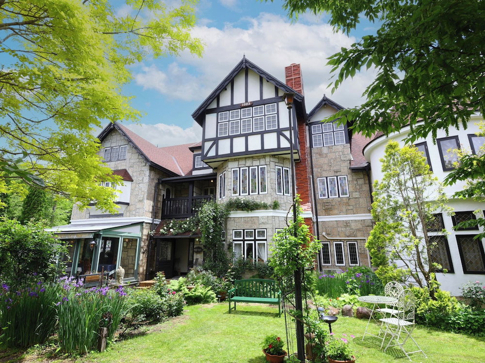 Hotel Petit Hotel & Restaurant Old Age