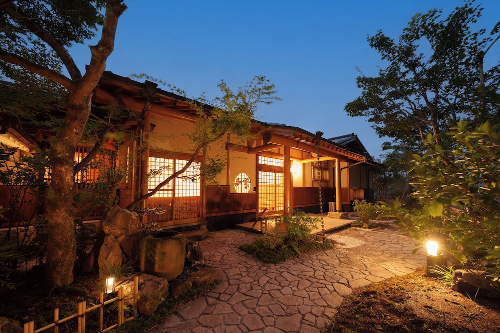 Hotel Yufuin Geihinkan Torigoebettei