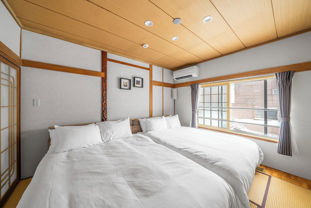 E-Us Sakaedori House