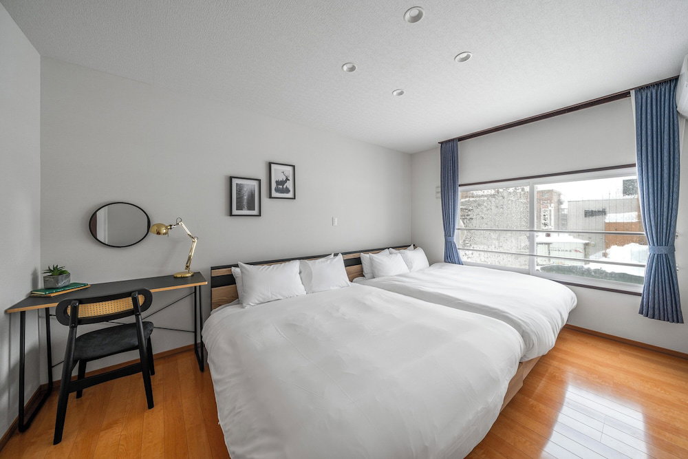 E-Us Sakaedori House