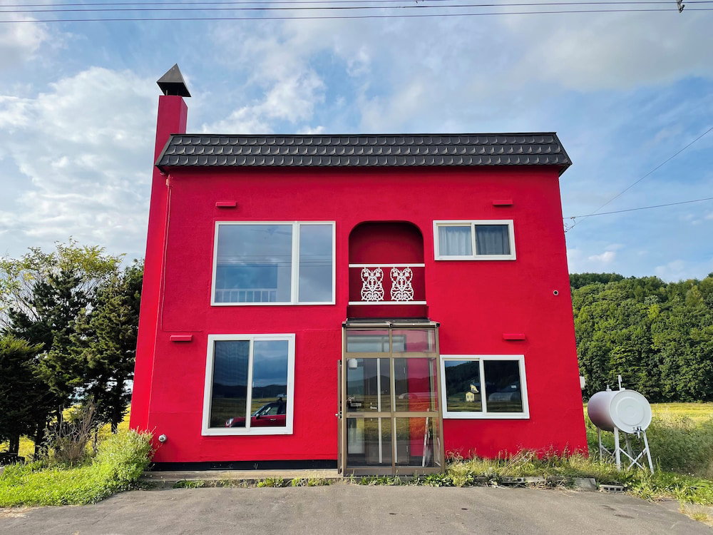 Hotel Tomato Cube