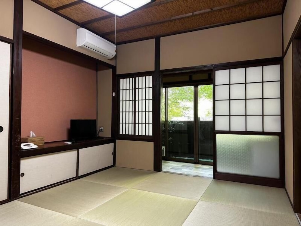 Yamakawaonsen Kosugian