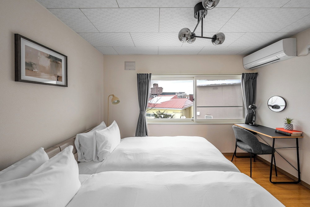 Hotel The Village 1002