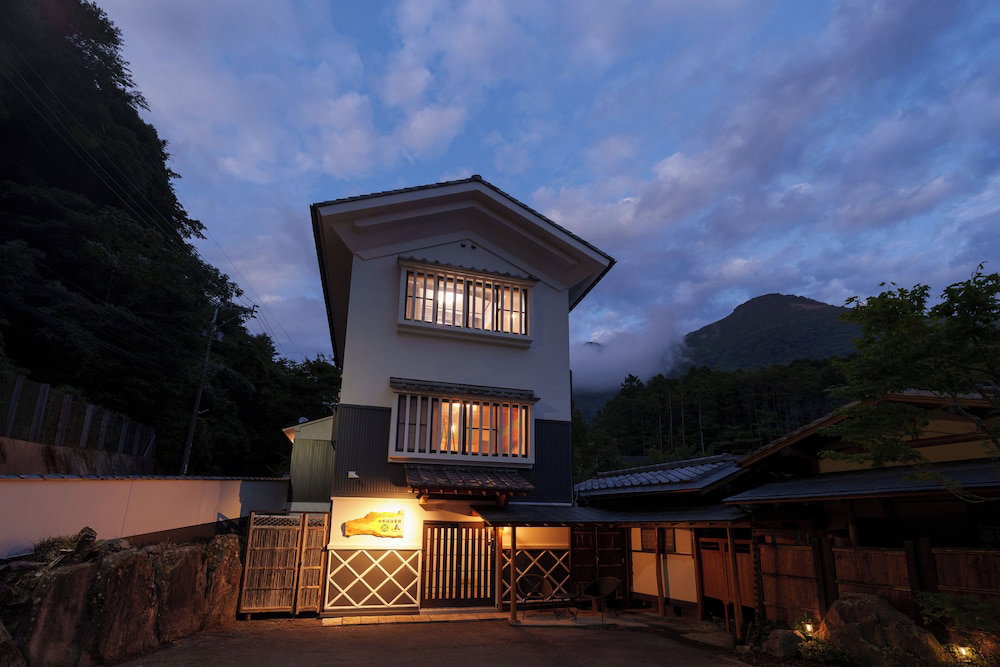 Hotel Yufuin Geihinkan Kura